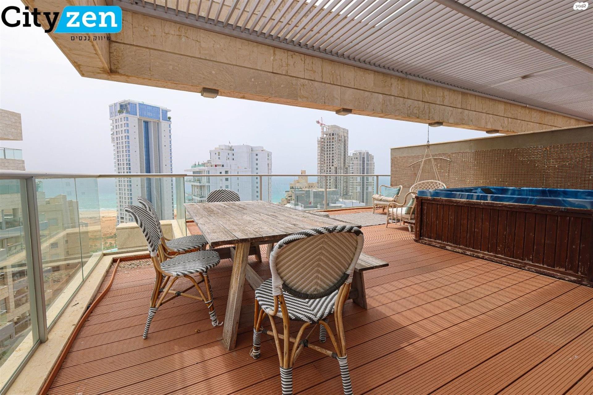 5-Room Mini Penthouse in Ir Yamim