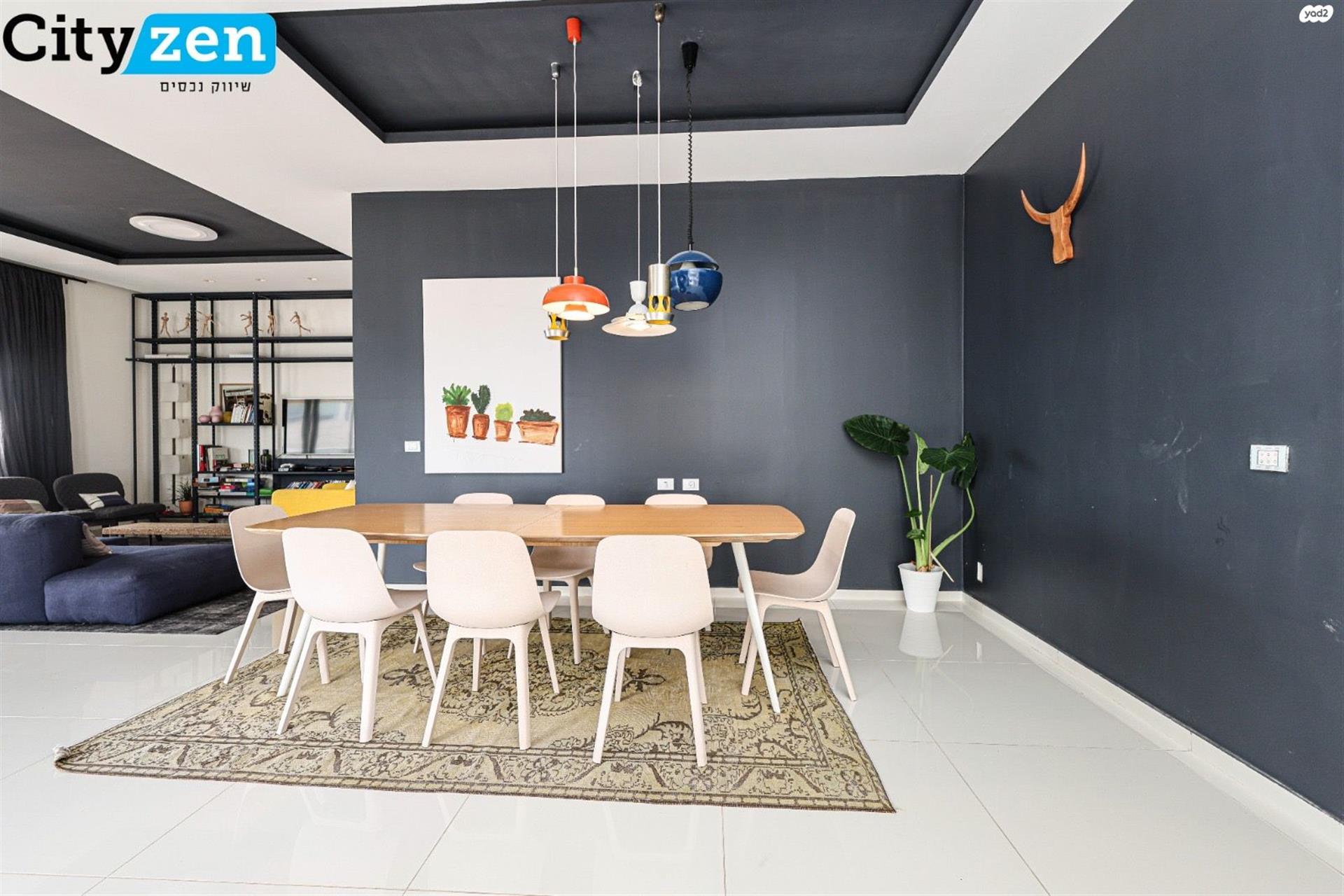 5-Room Mini Penthouse in Ir Yamim
