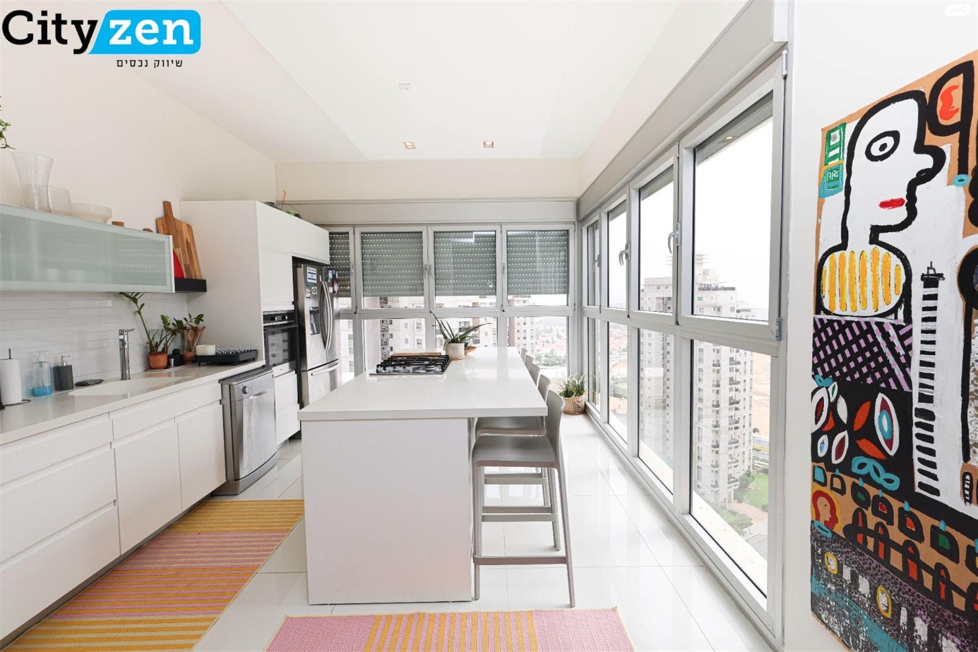 5-Room Mini Penthouse in Ir Yamim
