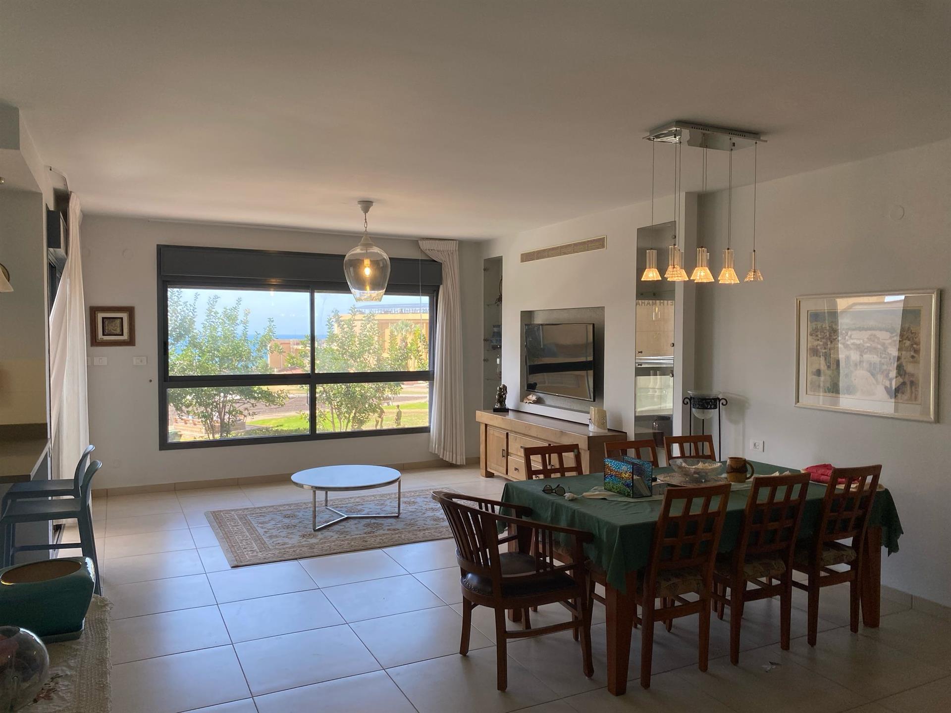 New 5-Room Apartment Near The Sea