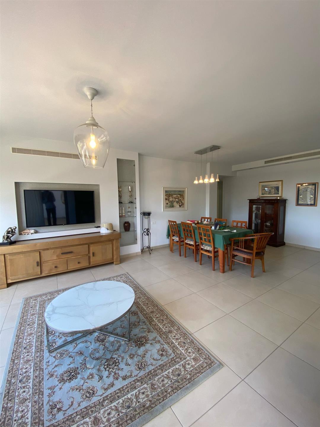 New 5-Room Apartment Near The Sea