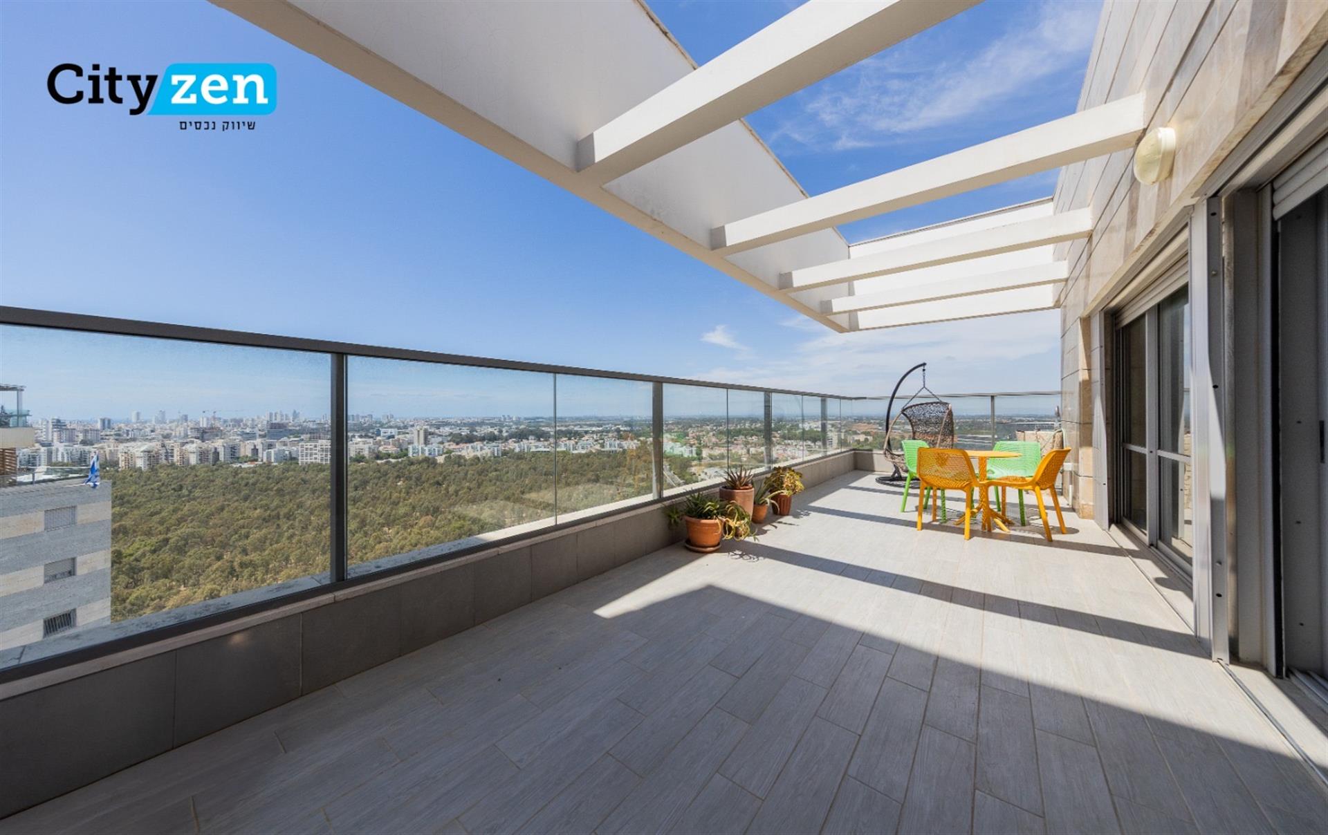Top 5 rooms Penthouse With Open Green View