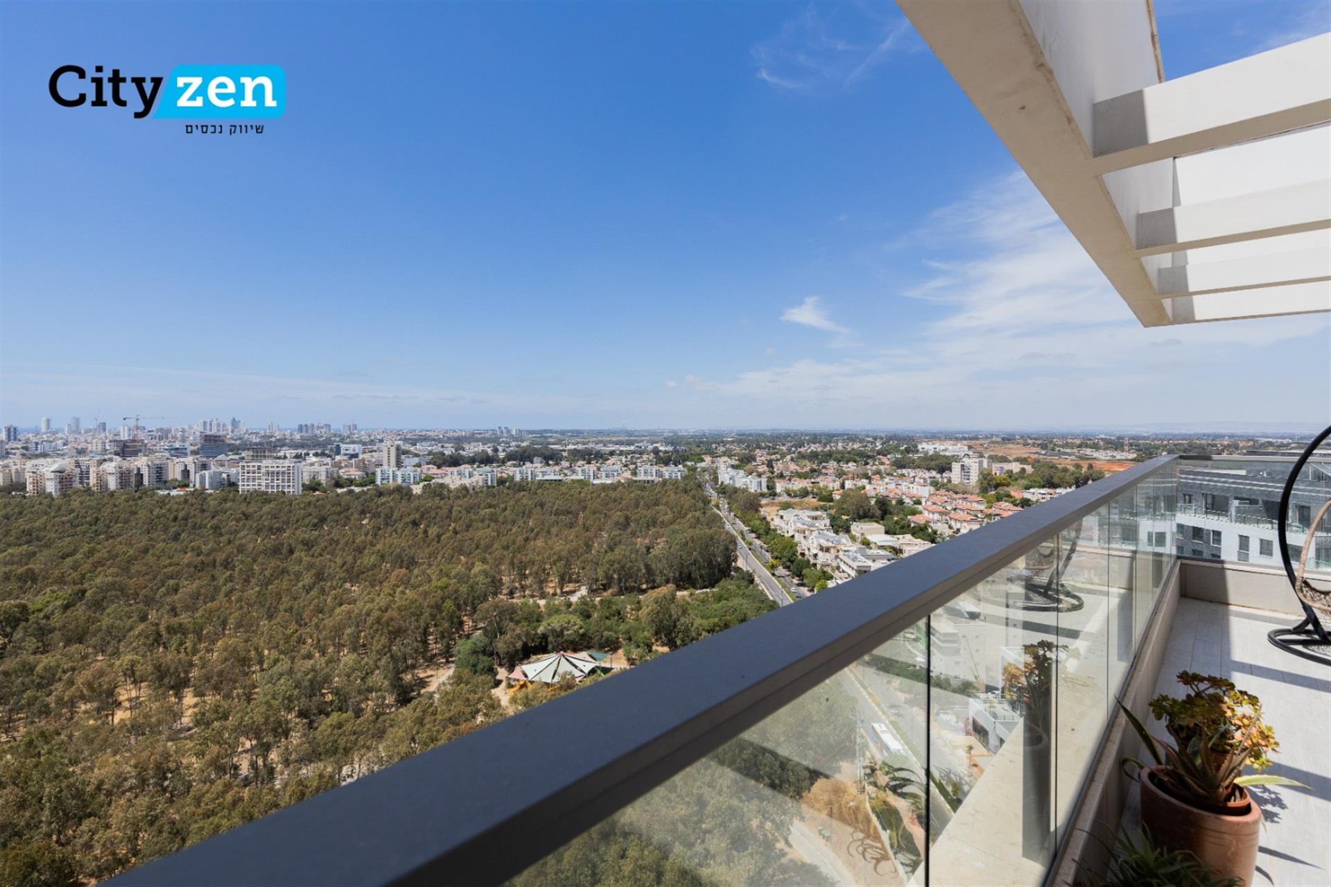 Top 5 rooms Penthouse With Open Green View