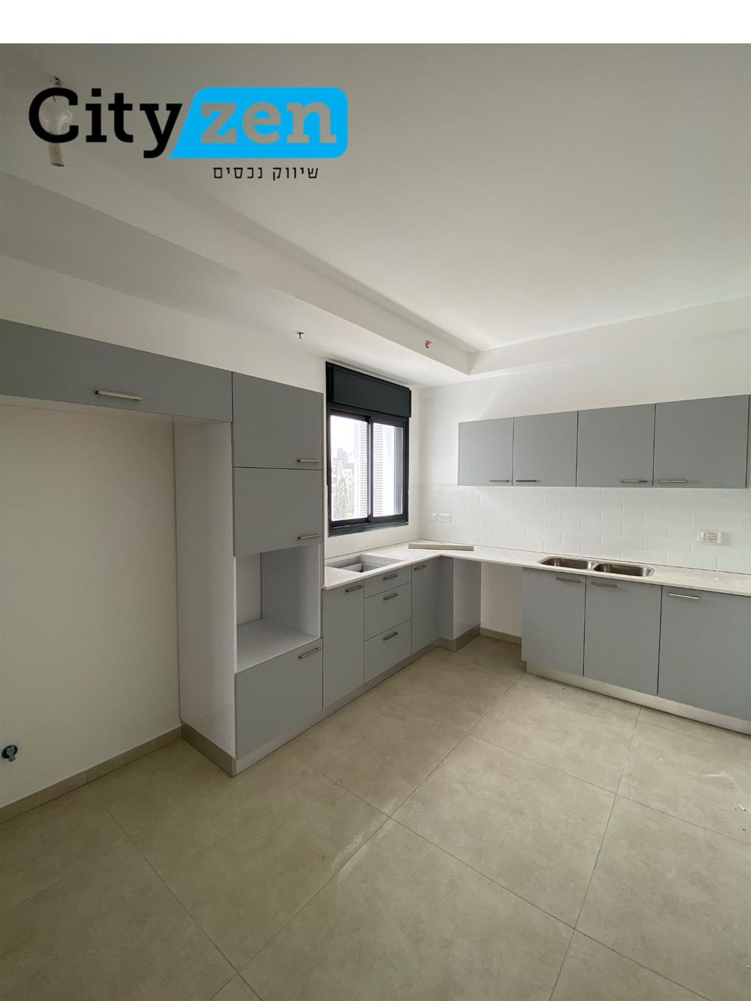 4-Room Apartment with Sun Balcony & Open View