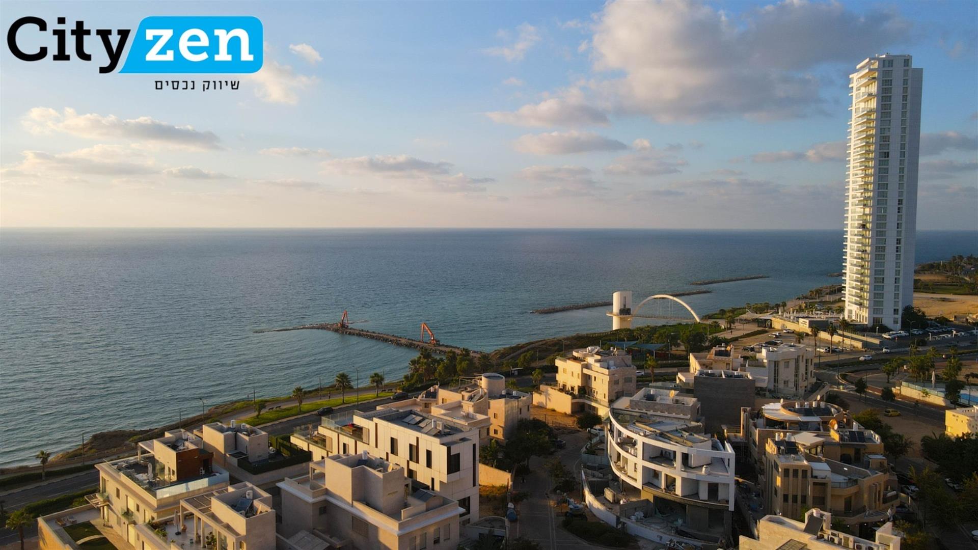 Spacious 5-Room Apartment with Open Sea View & Private Storage 