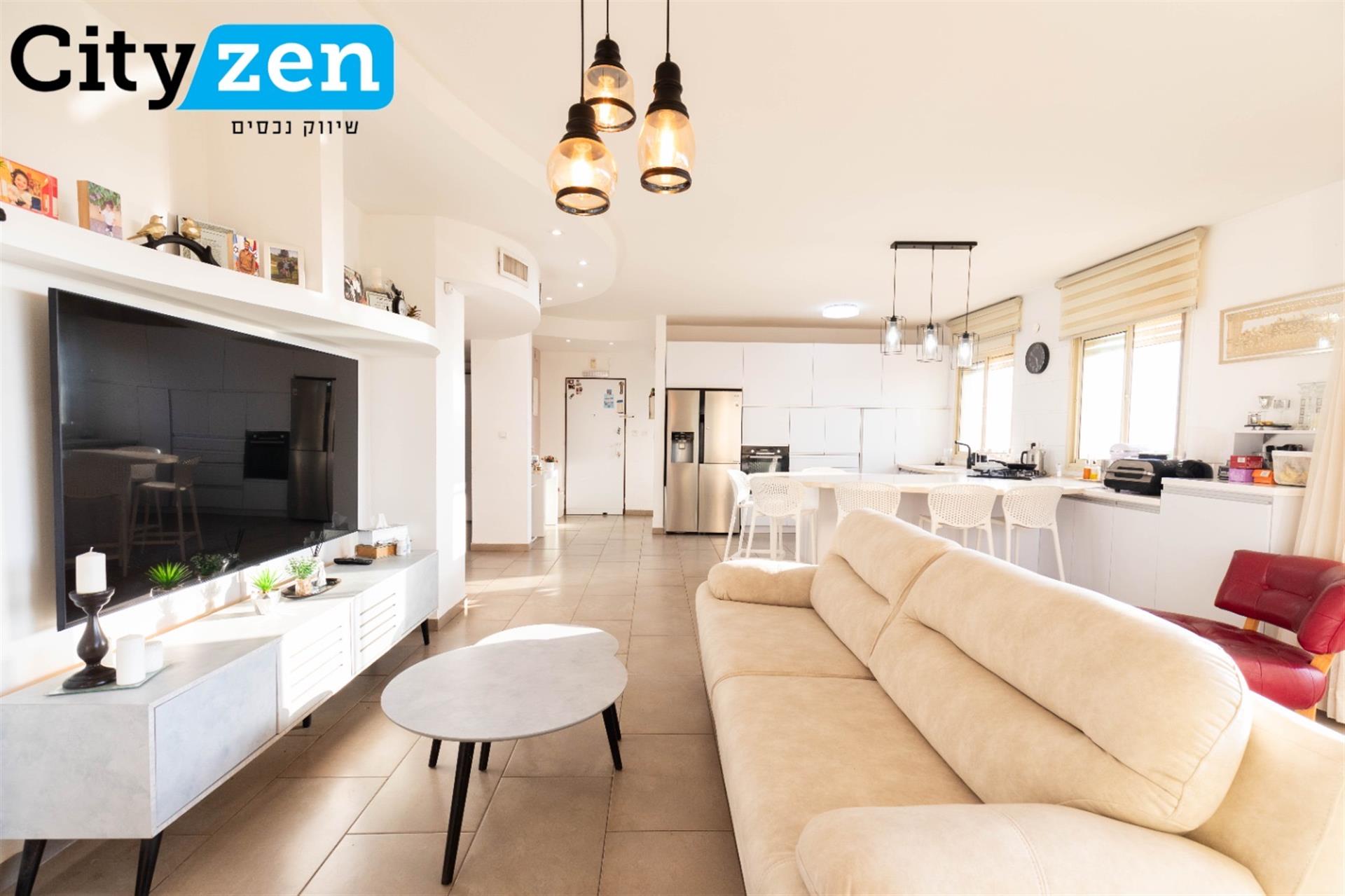 Spacious 5-Room Apartment with Open Sea View & Private Storage 