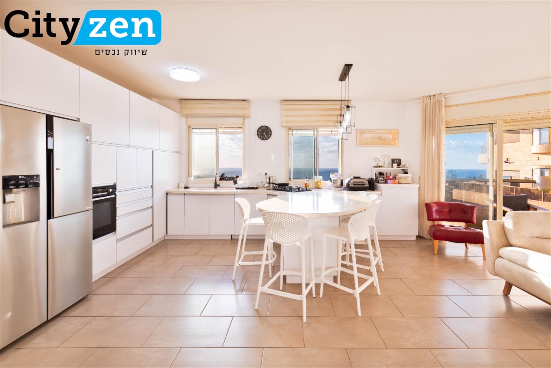 Spacious 5-Room Apartment with Open Sea View & Private Storage 