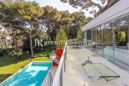 Contemporary villa calm with pool
