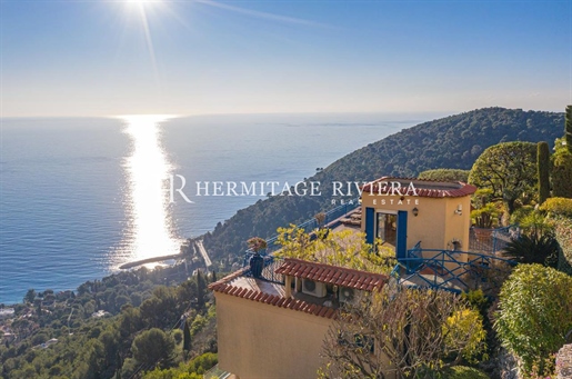 Exceptional villa with sea view