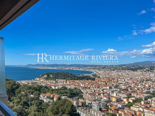 Top floor two bedroom apartment with views over Nice and the s..