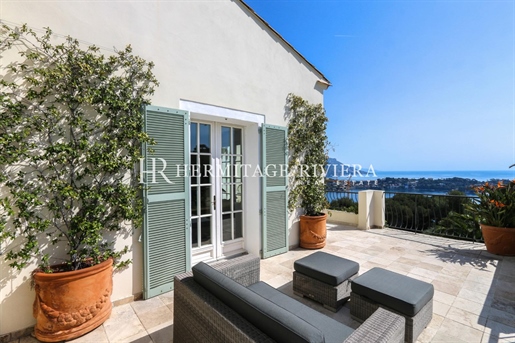 Ruhige Villa im provenzalischen Stil mit Panoramablick