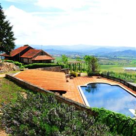 245-Hektarowy pasmo górskie, jednostka turystyki wiejskiej i dom na sprzedaż w centrum Portugalii