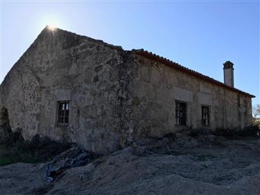 245-Hektar Bergs kedjan, landsbygds turism enhet och hus till salu i centrala Portugal