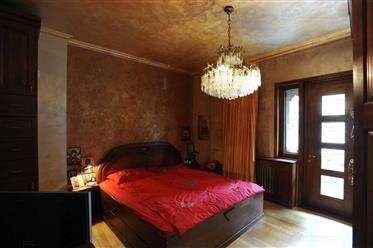 Apartmán pro 5 pokojů na 2 podlažích, města, historické centrum Bukurešť