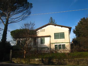 Casa In mediul rural, 5 Km de Lucca