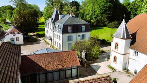 Château + 11 edle Hütten + Seminarraum + ausgestattetes Restaurant