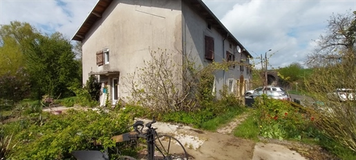 Real estate complex 2 apartments + outbuildings + plot of land on the banks of the canal