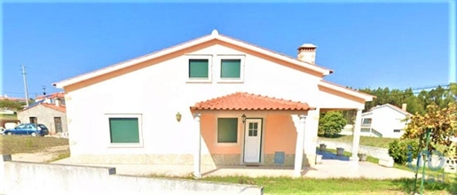Home / Villa with 5 Rooms in Leiria with 135,00 m²