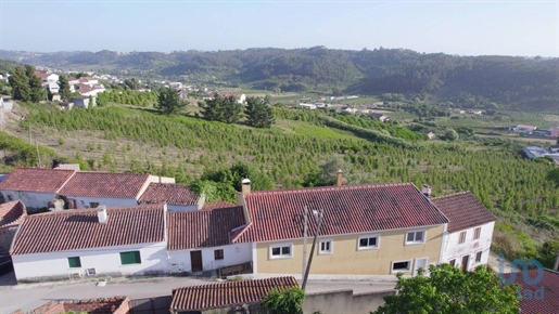 House with 4 Rooms in Leiria with 265,00 m²