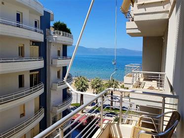 Arredato appartamento con vista mare nella spiaggia di Vlora