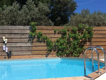 Enebolig med studio og svømmebasseng i olivenlund