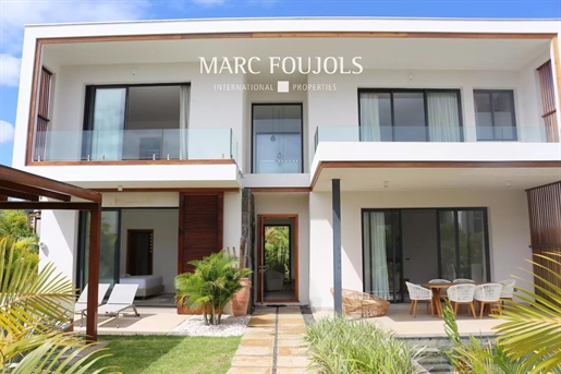 Luxus Wohnen neu definiert: Exquisite Villa mit Panorama-Gelassenheit