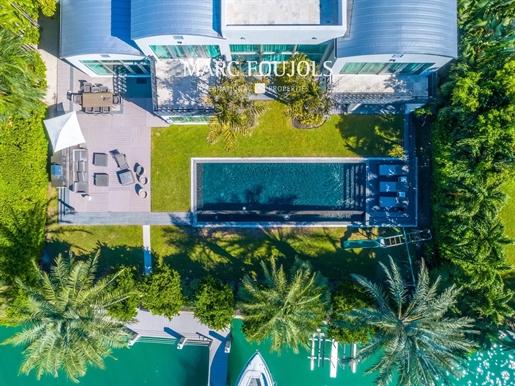 Luxurious villa in Bal Harbor