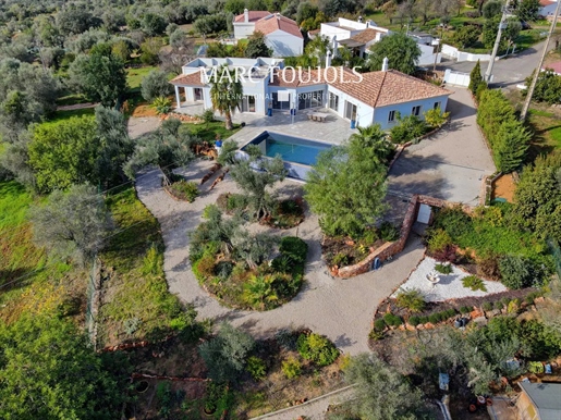 Villa moderne plain-pied, avec piscine, sur terrain de 2699 m2 au coeur de l'Algarve