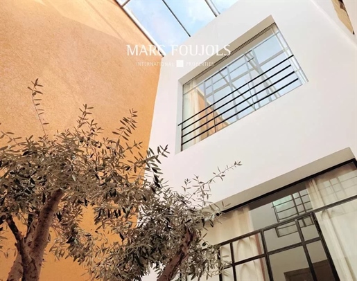 Handsome modern 4 bedroom Riad with direct car access