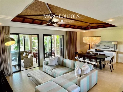 Exquisite Golf Estate Living: Luxury Apartment with 5-Star Amenities