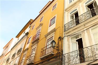 Building housing in downtown Coimbra