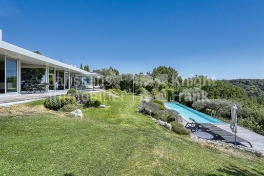 Moderne villa met uitzonderlijk panoramisch uitzicht te koop nab
