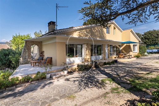 Quite rare, small villa for sale in La Ciotat with garage in a h