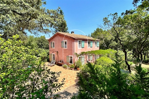 Charming house for sale in Aix en Provence, in nature, 10mn from