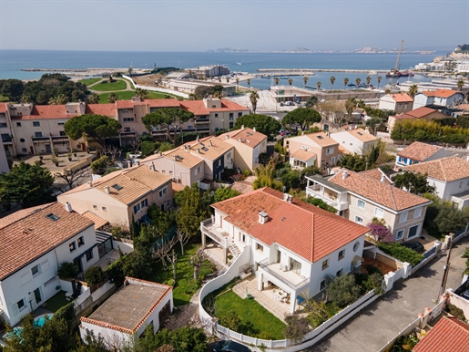 Mooi huis te koop in Marseille op een vlak stuk grond op 2 stapp