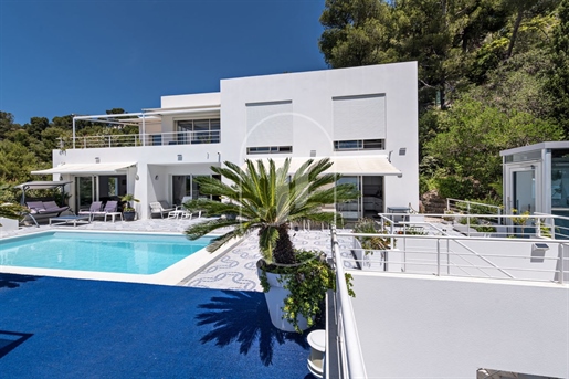 Kalifornische Villa mit Panoramablick auf das Meer zum Verkauf i
