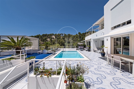 Californische villa met panoramisch zeezicht te koop in Marseill