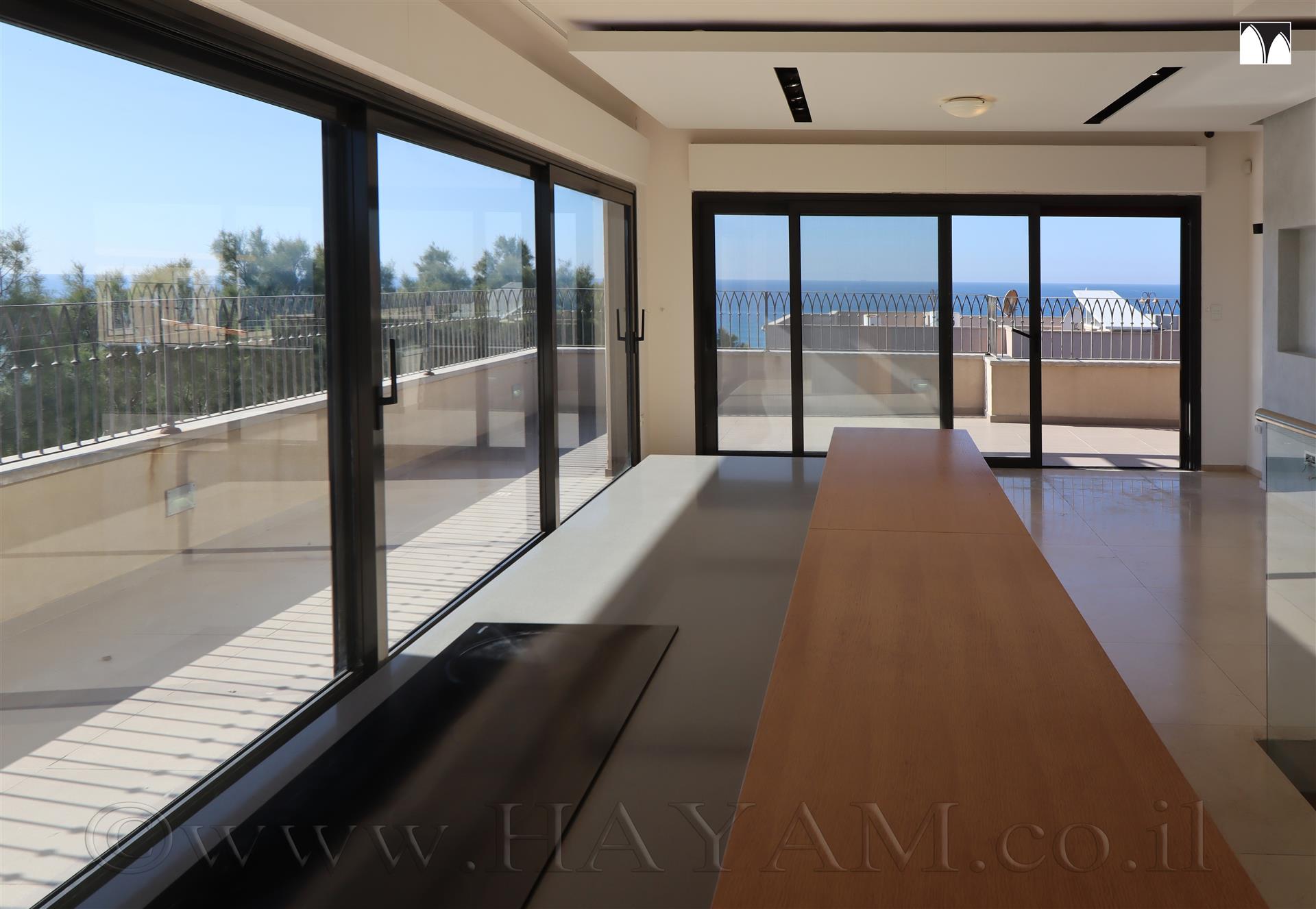A luxurious penthouse apartment in the sought-after Ajami