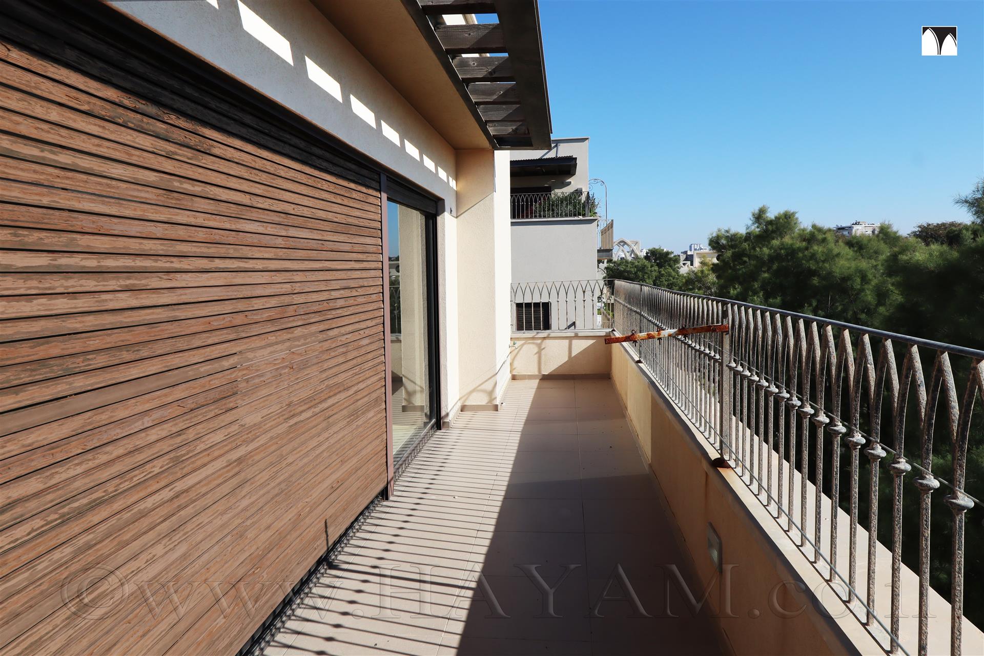 A luxurious penthouse apartment in the sought-after Ajami