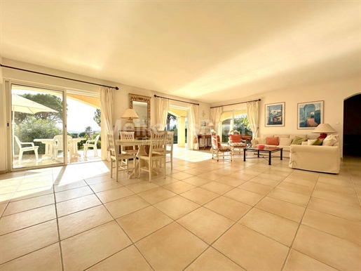 Superb villa of 156 m2 with sea view and swimming pool