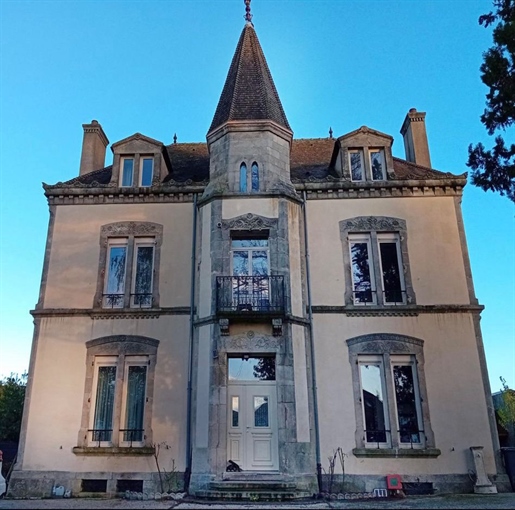 Sale of a T9 house (300 m²) in Autun