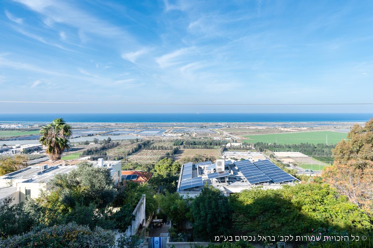 Villa with a rare sea view