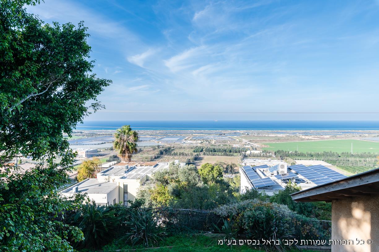Villa with a rare sea view