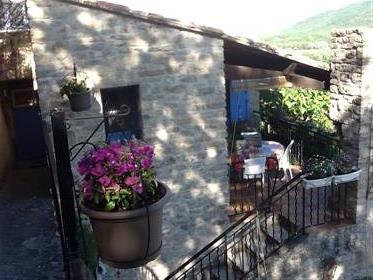 Очарователен средновековното село дома в Прованс