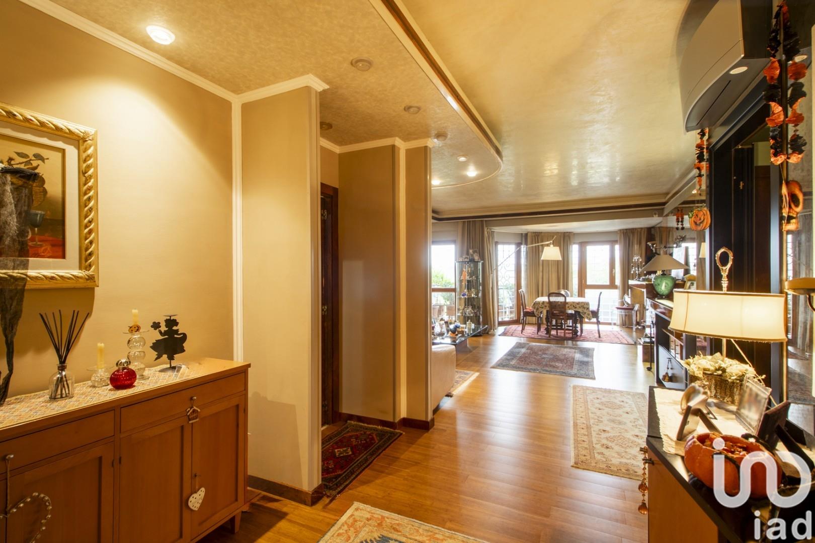 Sale Apartment 180 m² - 3 bedrooms - Rome