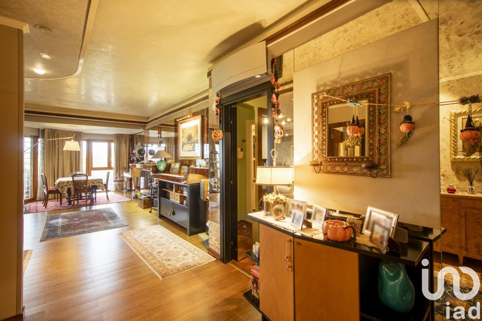 Sale Apartment 180 m² - 3 bedrooms - Rome