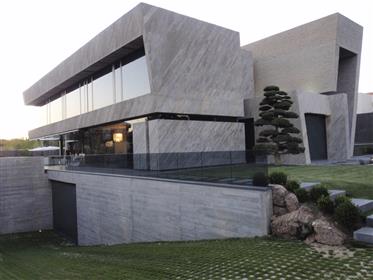 Дизайн на дома бетонни Valdemarín стомана