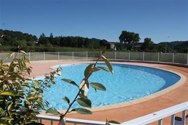 Vilă de 70m ² cu piscină în reședință securizată