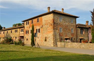 Imponerende stein herregården til salgs i Toscana, 3 km fra Sansepolcro, Arezzo-Cortona-Siena-områd