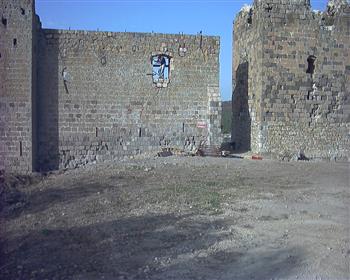 Turm und Reste Schloss mit Parkanlage in Tuscania